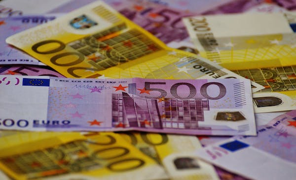 How to Play EuroMillions Online in the UK